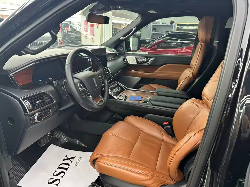 Lincoln Navigator — миниатюра 4