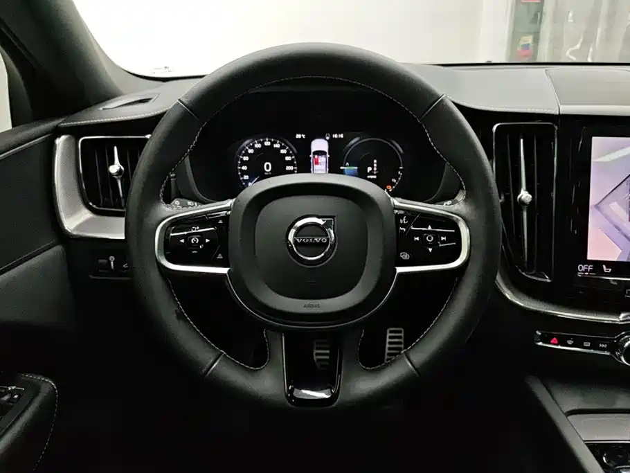 Volvo XC60 PHEV — миниатюра 15
