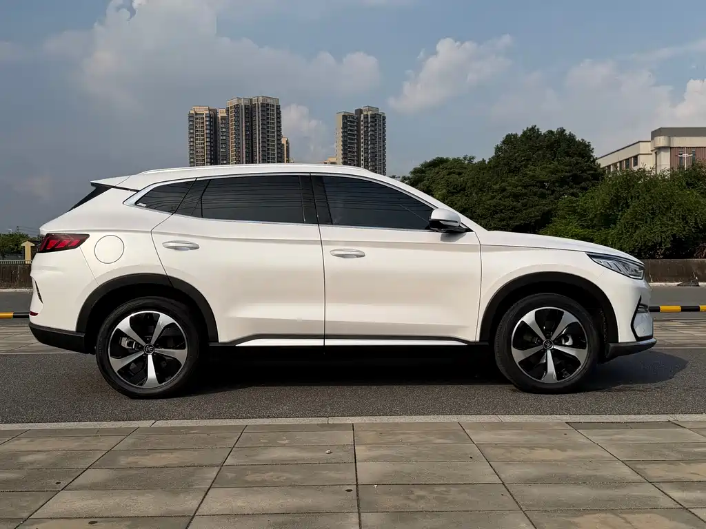 BYD PLUS New Energy — миниатюра 4