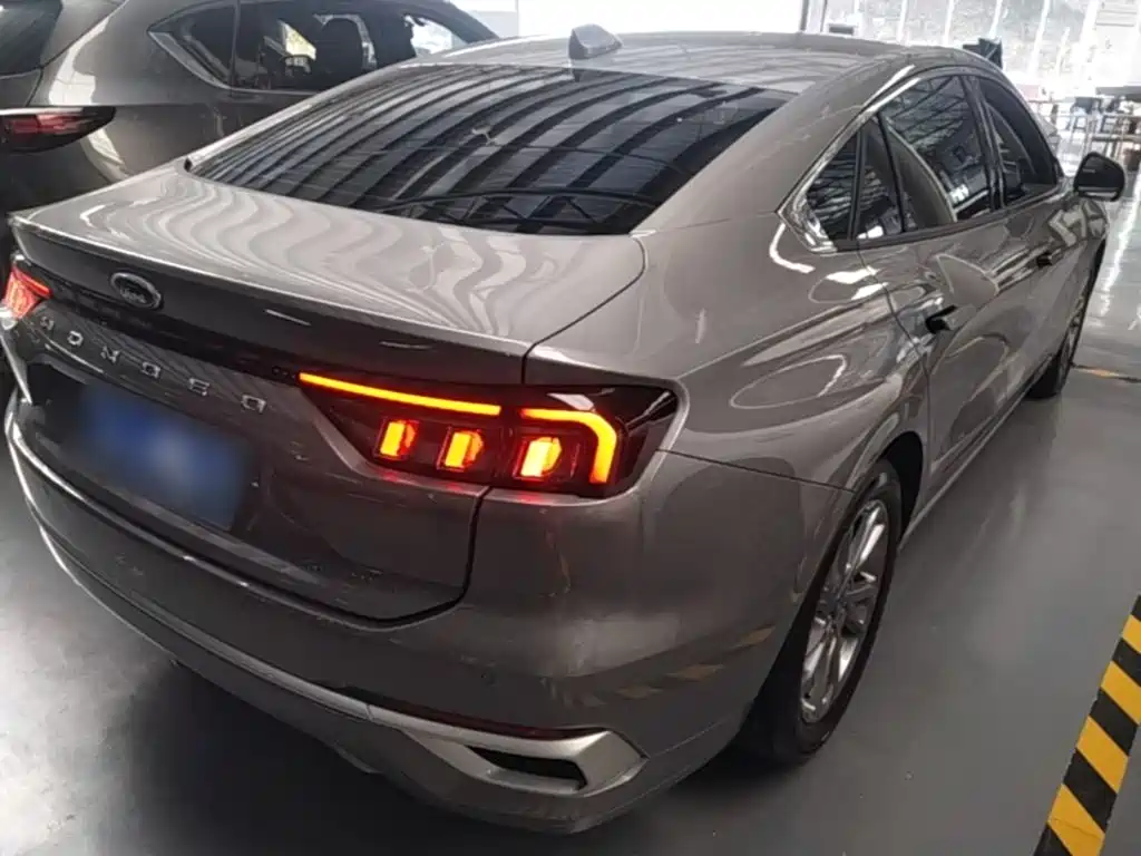 Ford Mondeo — миниатюра 7