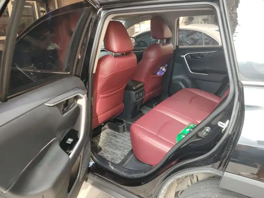 Toyota RAV4 — миниатюра 11