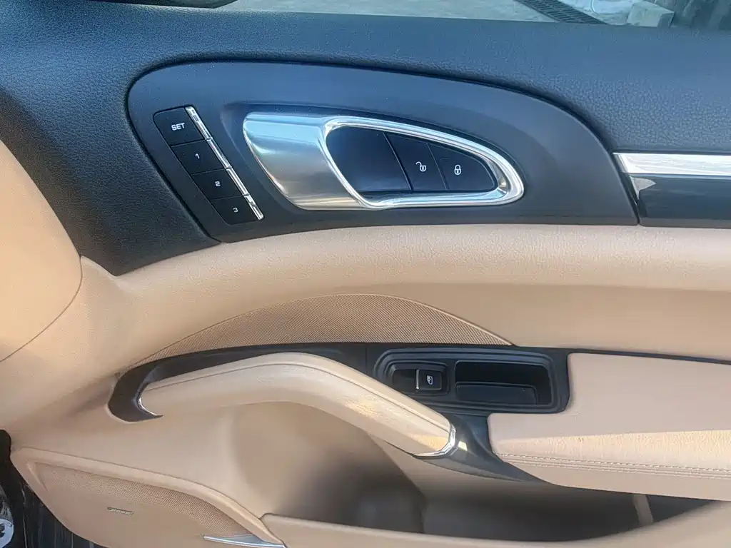 Porsche Cayenne — миниатюра 22
