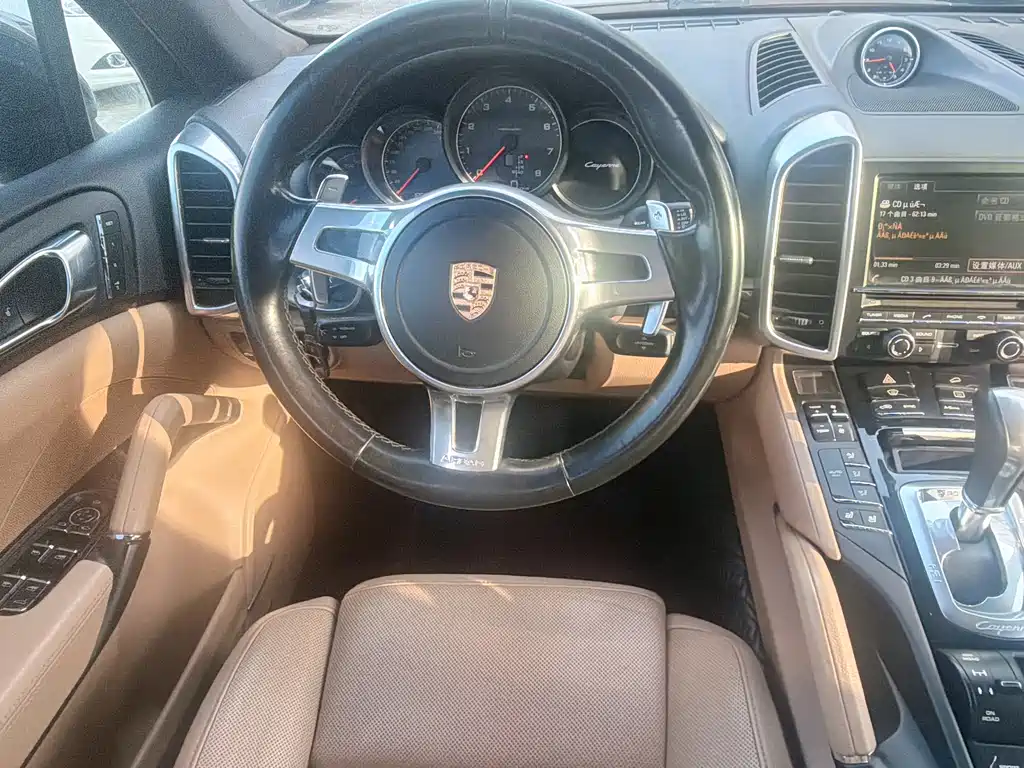Porsche Cayenne — миниатюра 14