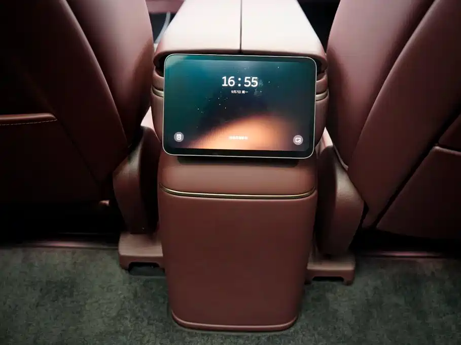 NIO ES8 — миниатюра 21