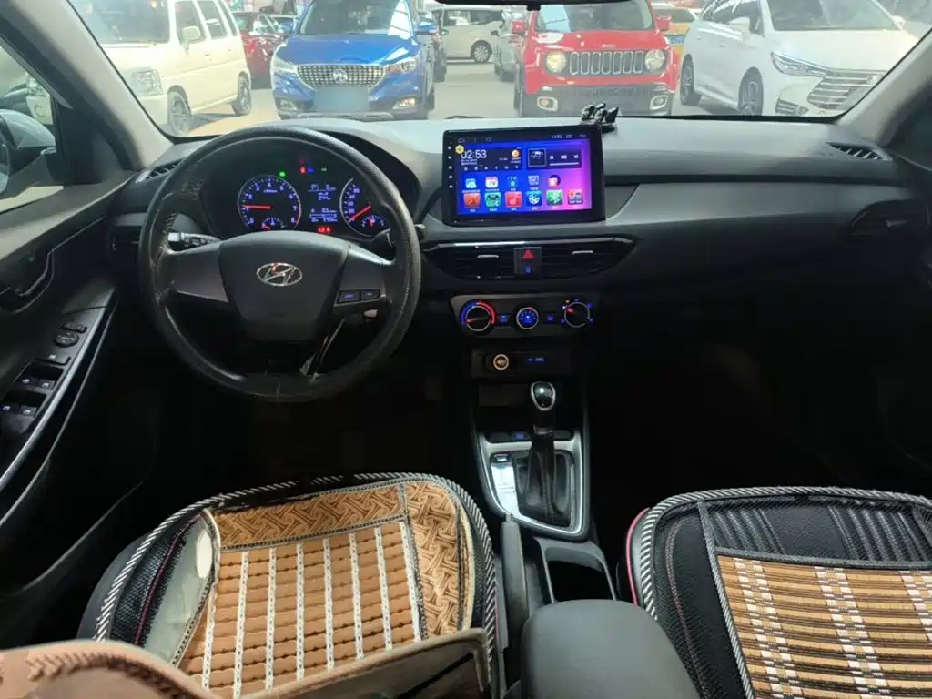 Hyundai Elantra — миниатюра 10