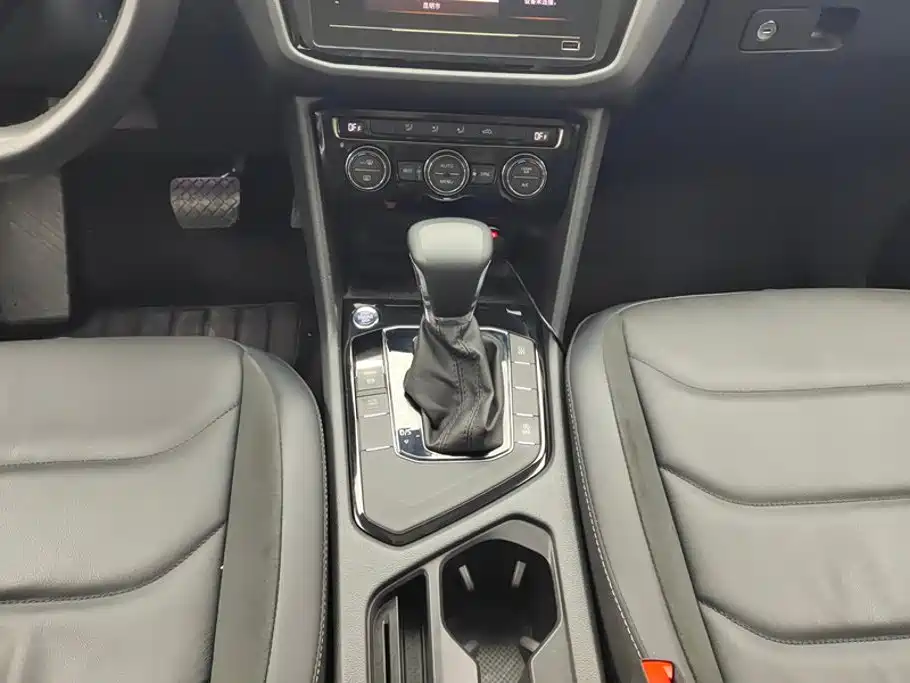 Volkswagen Tiguan L — миниатюра 16