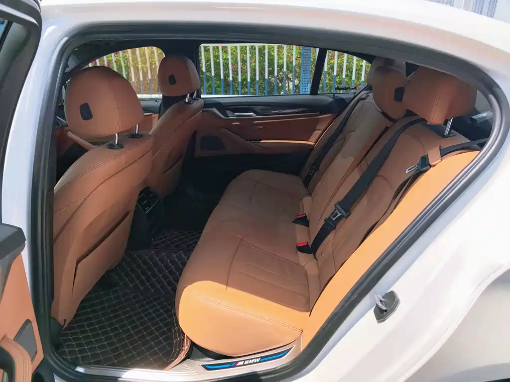 BMW 5 Series — миниатюра 15