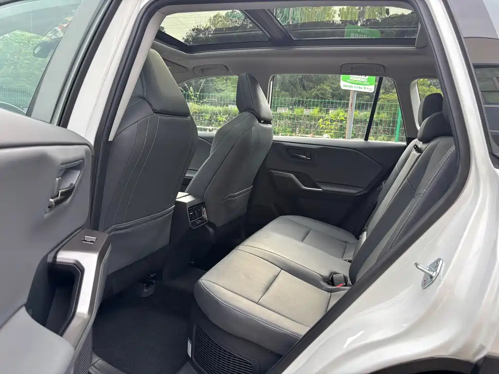 Toyota Wildlander — миниатюра 6