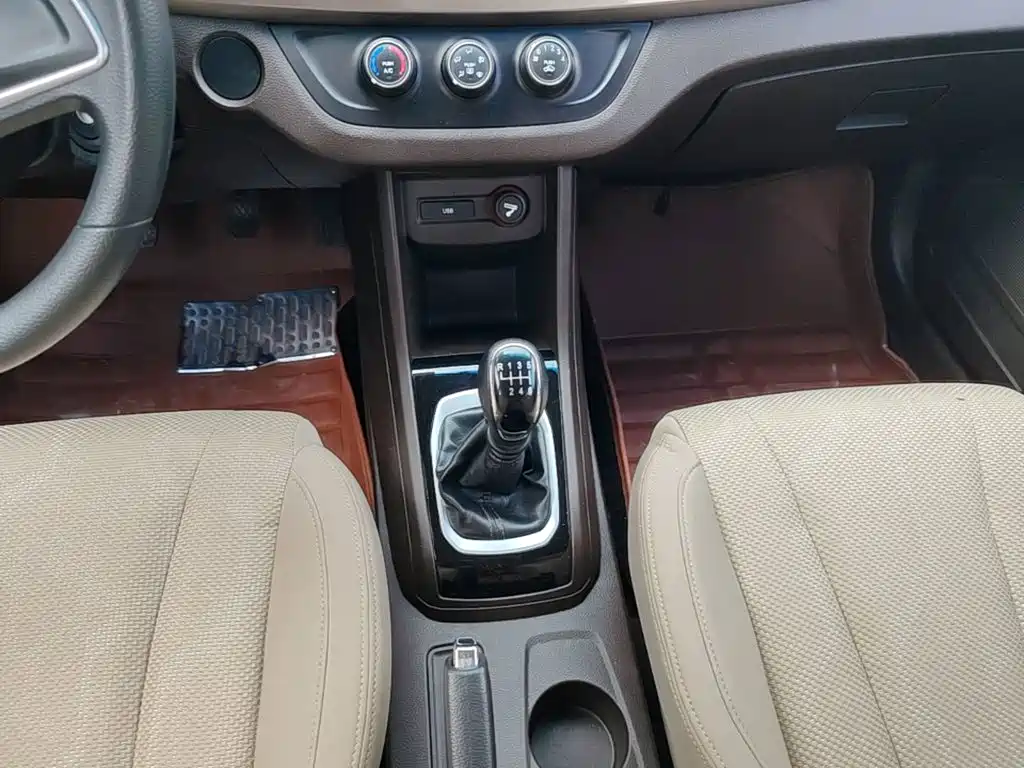 Baojun 310W — миниатюра 14