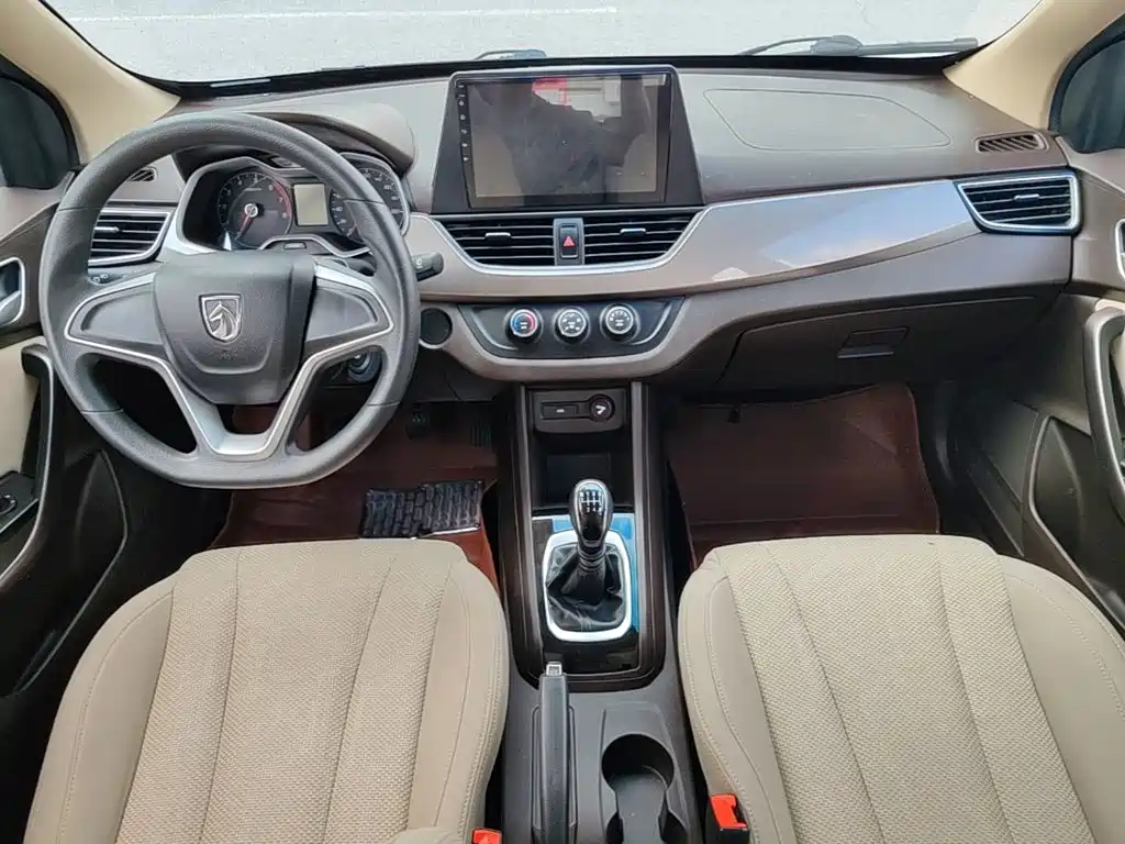 Baojun 310W — миниатюра 10