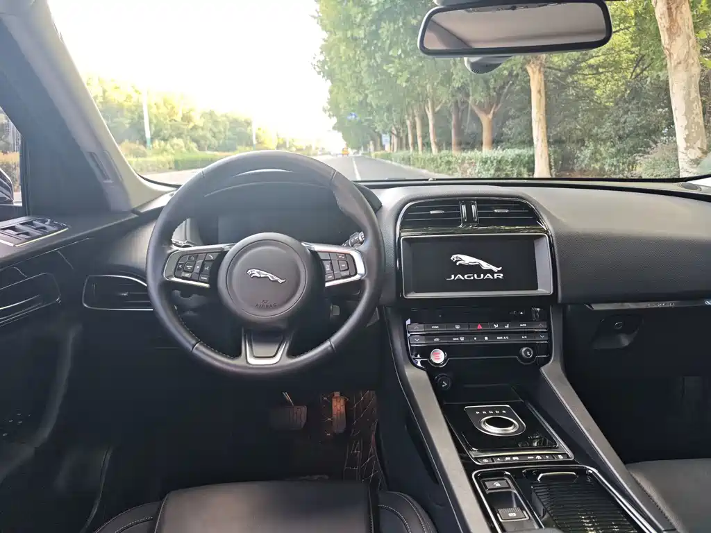 Jaguar F-PACE — миниатюра 14