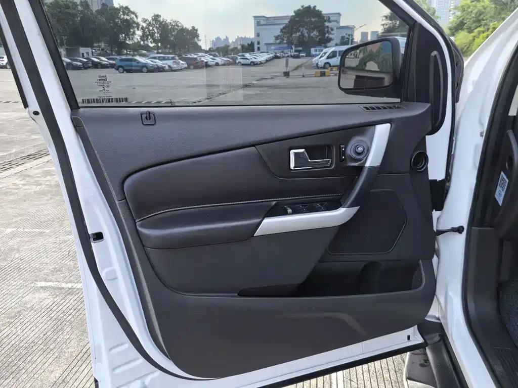 Ford Edge (Import) — миниатюра 8
