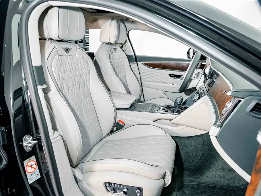 Bentley Flying Spur PHEV — миниатюра 22