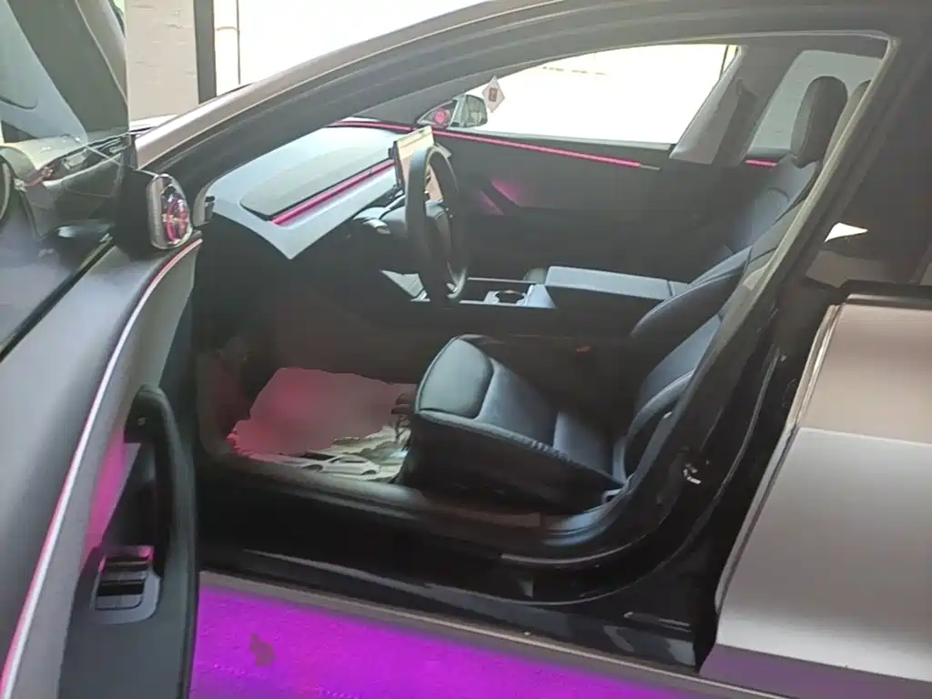 Tesla Model 3 — миниатюра 16