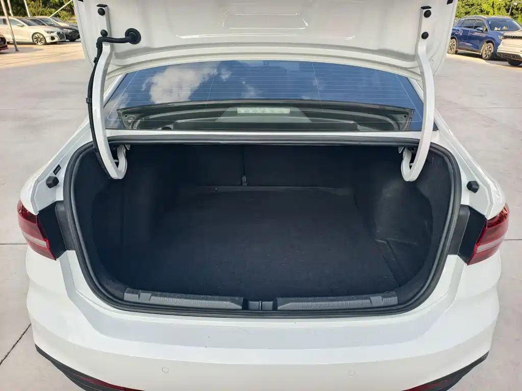 Volkswagen Lavida — миниатюра 10