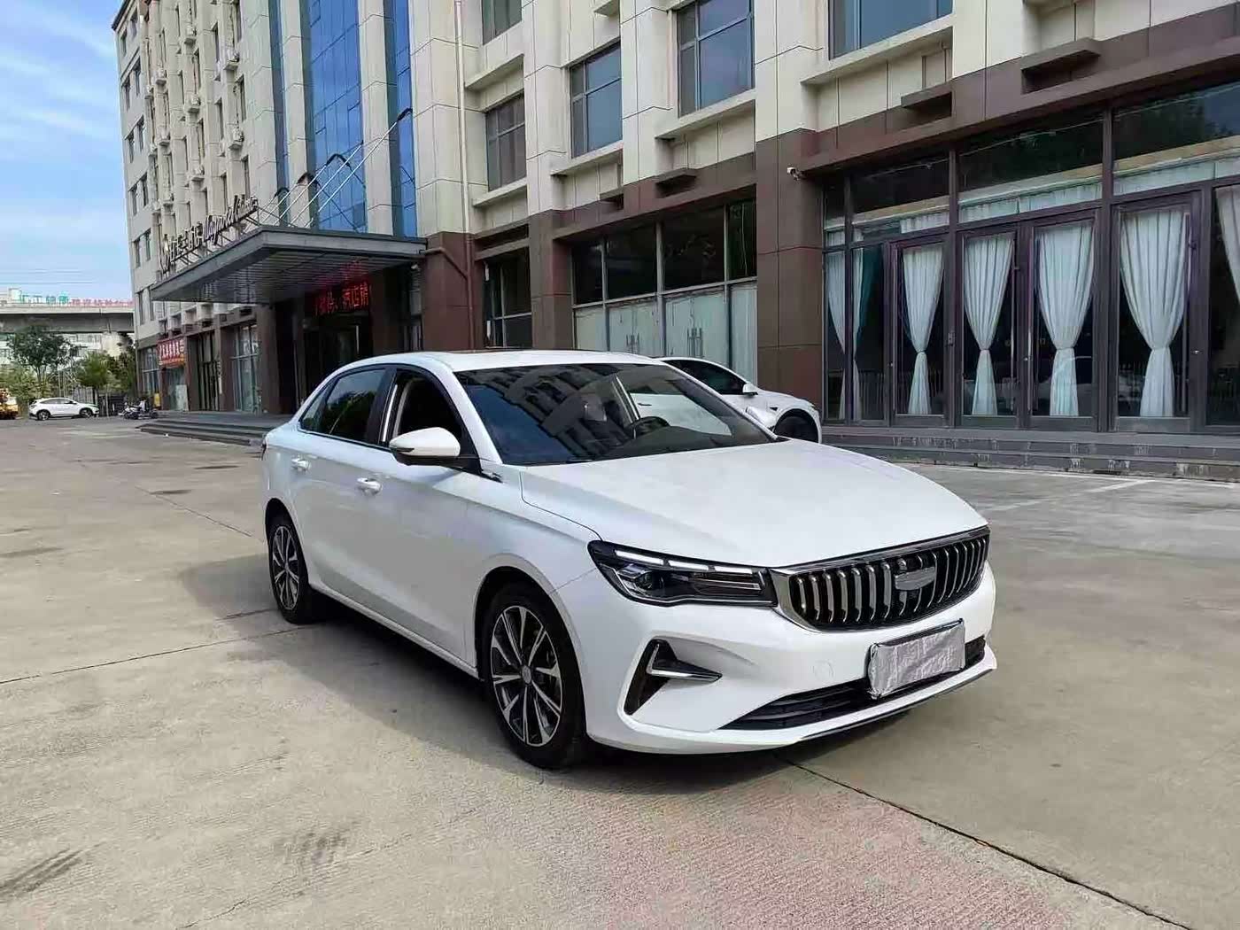 Geely Emgrand 1.5 л 2025 г. Белый, пробег 23000 км