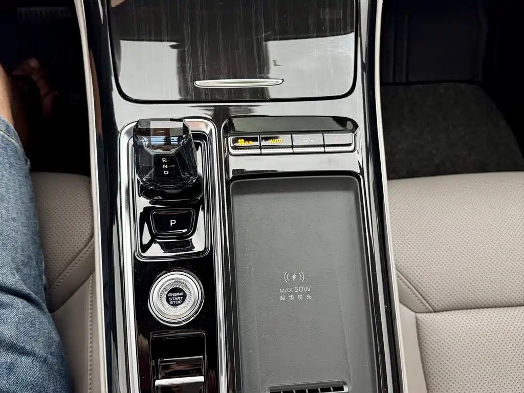 Geely Boyue L — миниатюра 18