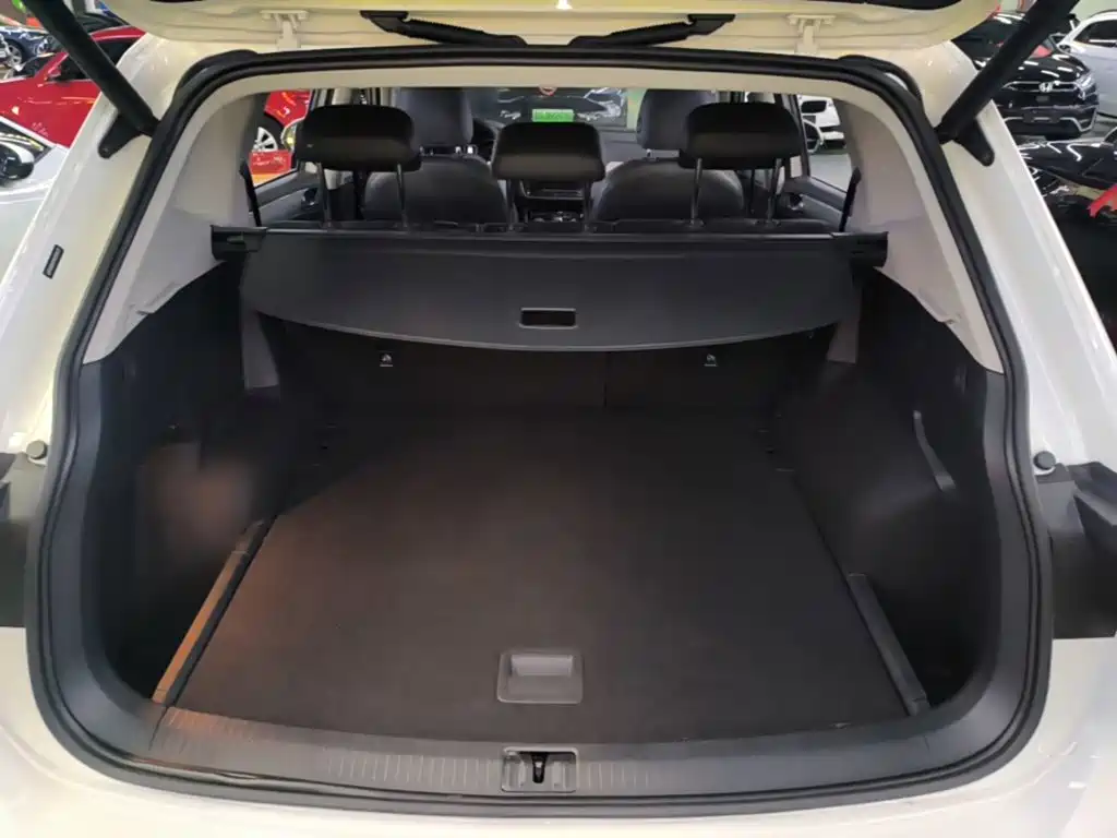 Volkswagen Tiguan L — миниатюра 19