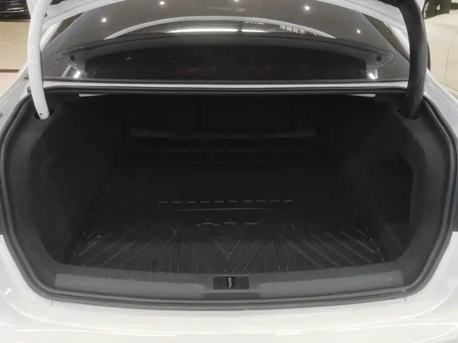 Audi A4L — миниатюра 4