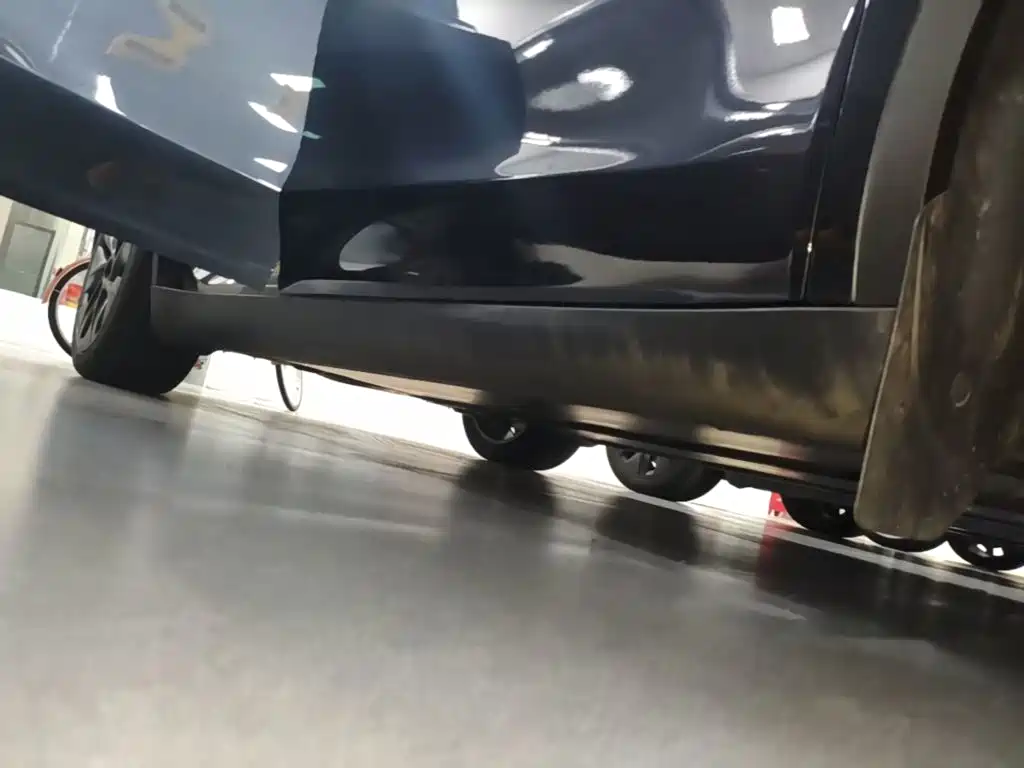 Tesla Model Y — миниатюра 21