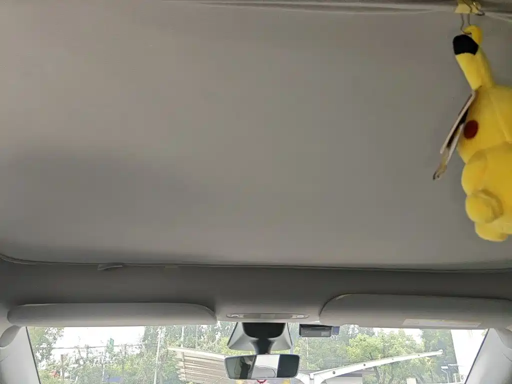 Tesla Model Y — миниатюра 9