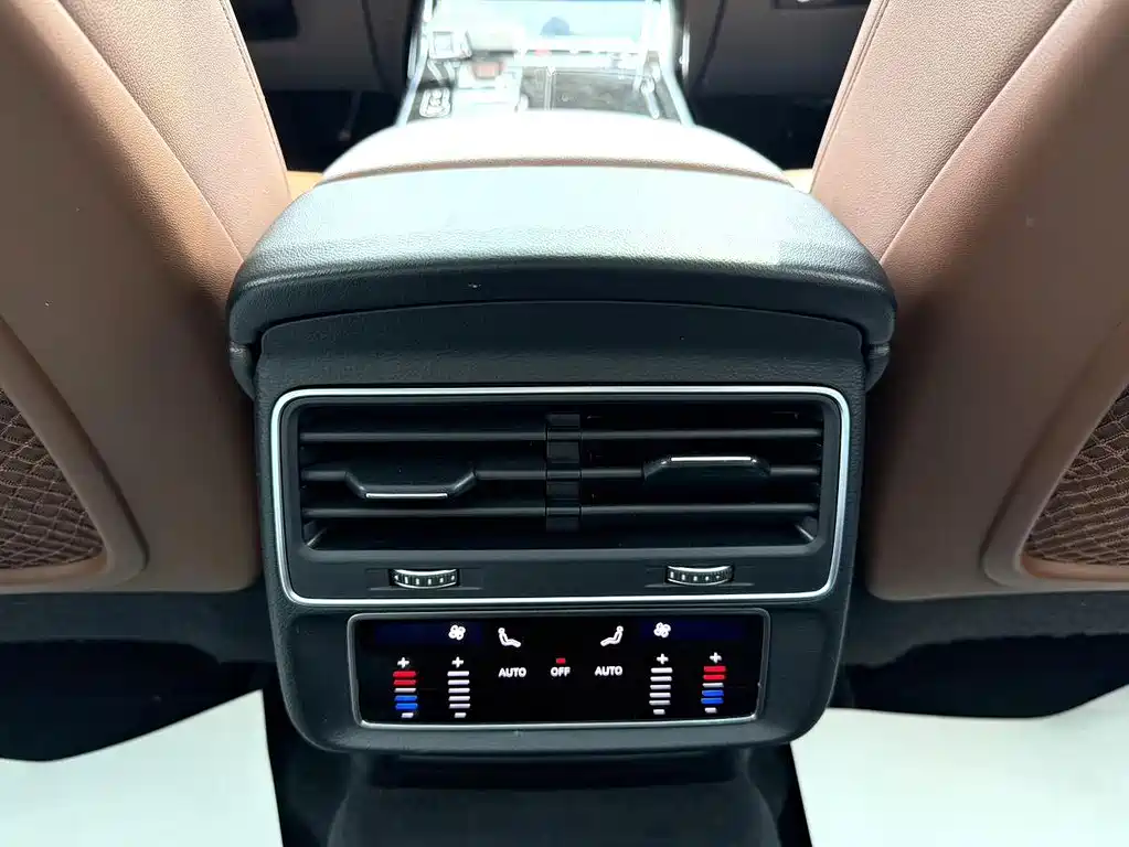 Audi Q7 — миниатюра 12