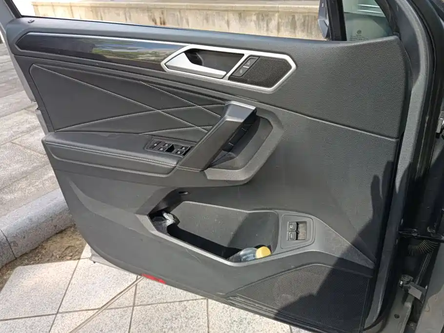 Volkswagen Tiguan L PHEV — миниатюра 7