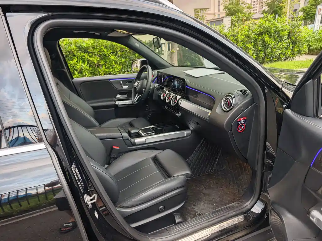 Mercedes-Benz GLB — миниатюра 11