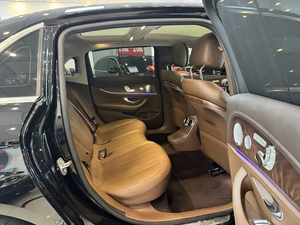 Mercedes-Benz E-Class — миниатюра 9