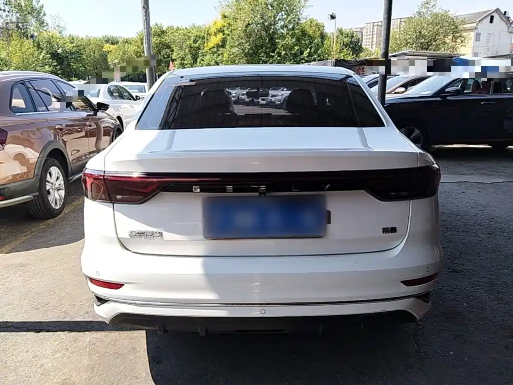 Geely Emgrand — миниатюра 6