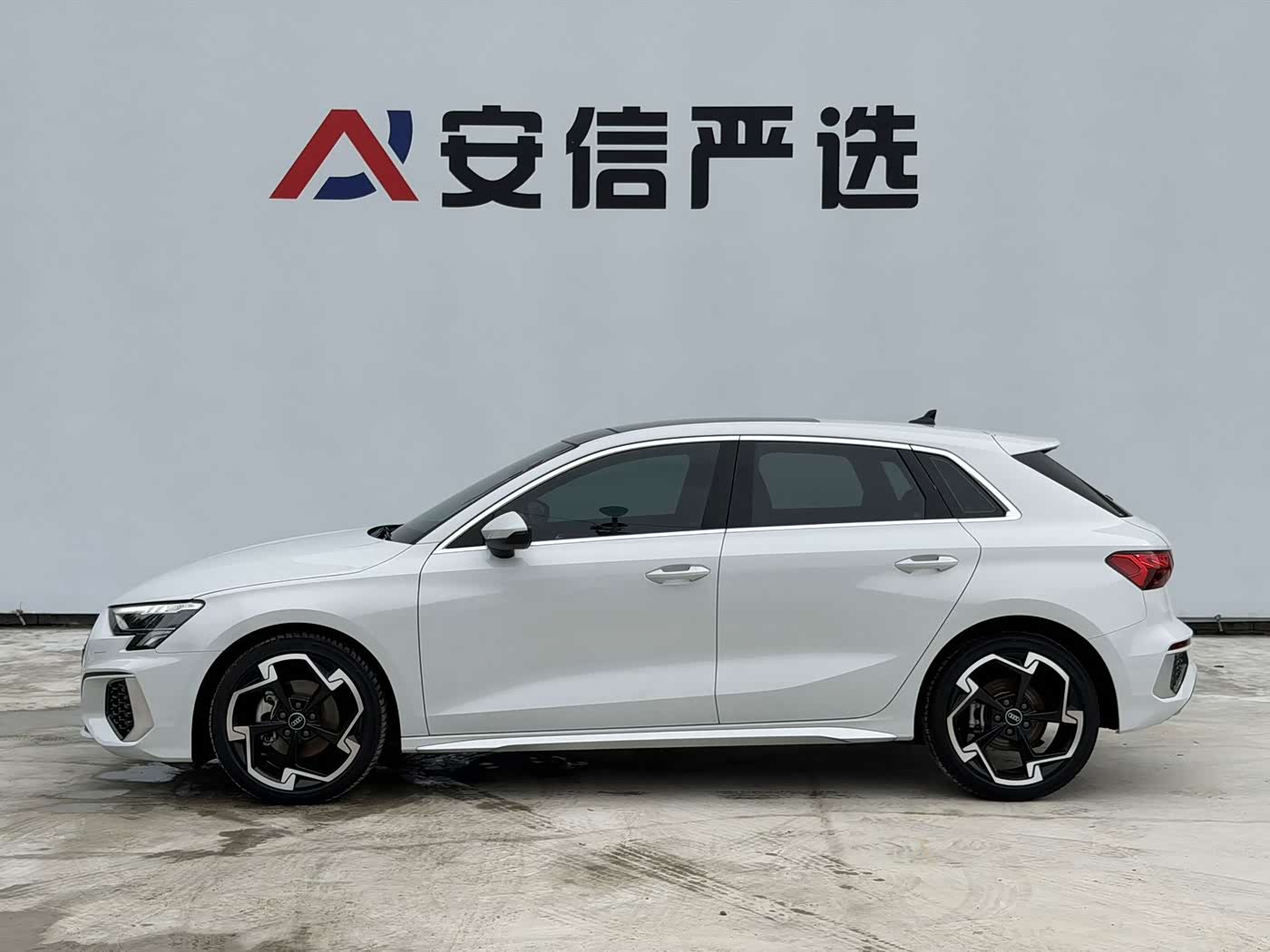 Audi A3 1.4 л 2024 г. Белый, пробег 32000 км