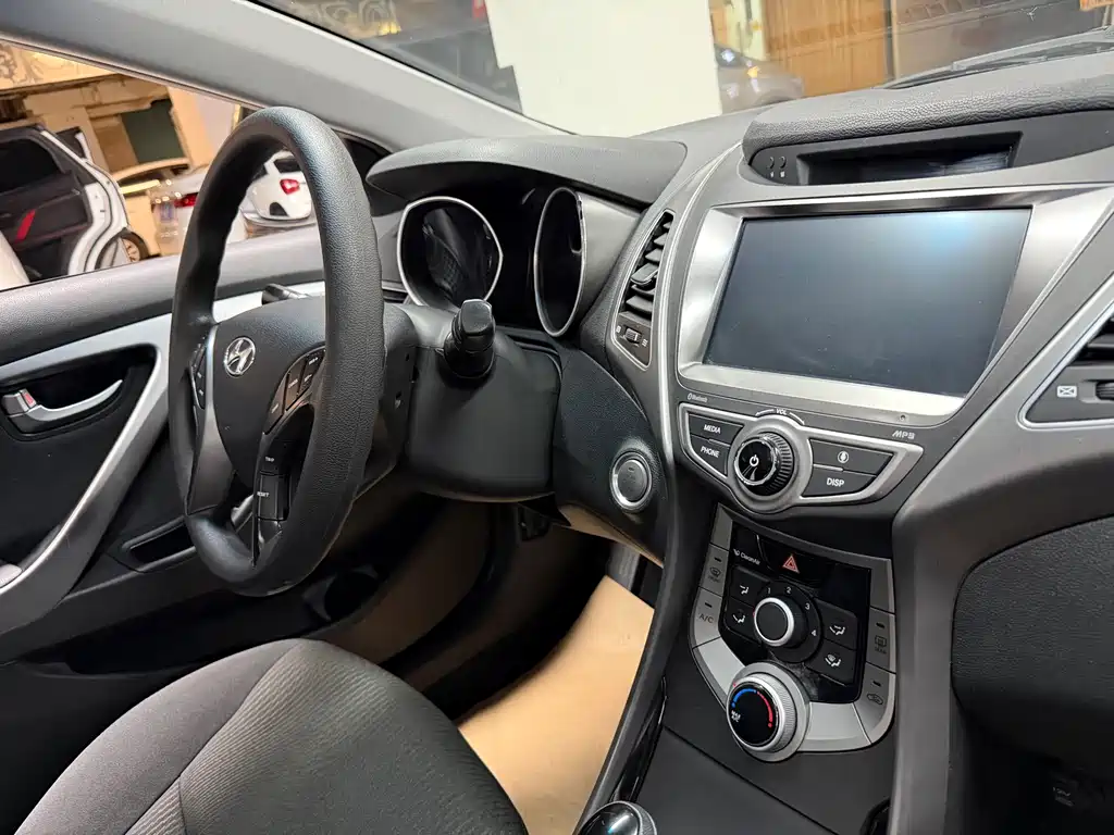Hyundai Elantra Langdong — миниатюра 12