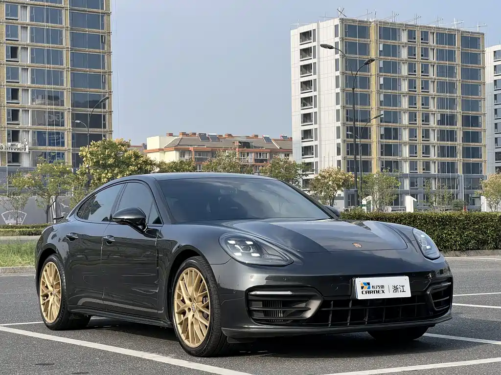 PORSCHE PANAMERA