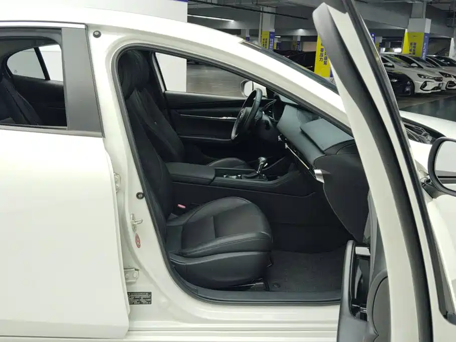 Mazda 3 Axela — миниатюра 8