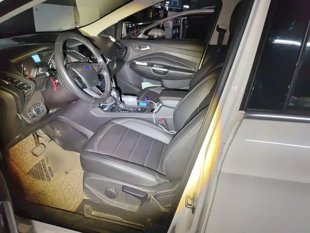 Ford Kuga — миниатюра 8