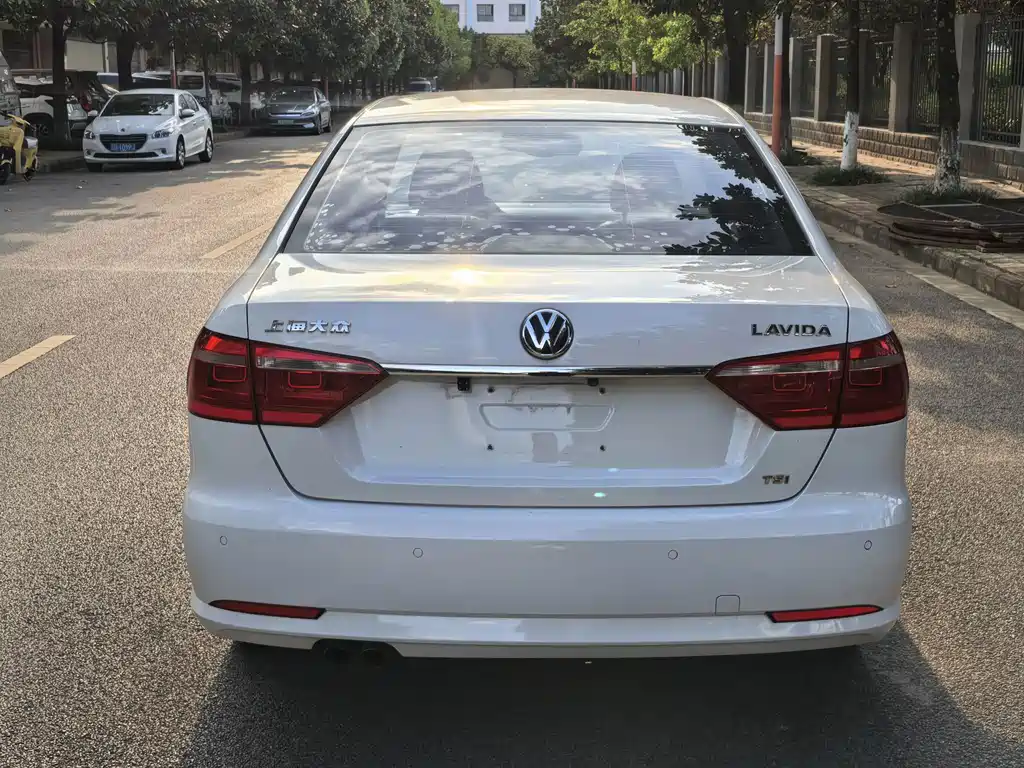Volkswagen Lavida — миниатюра 5