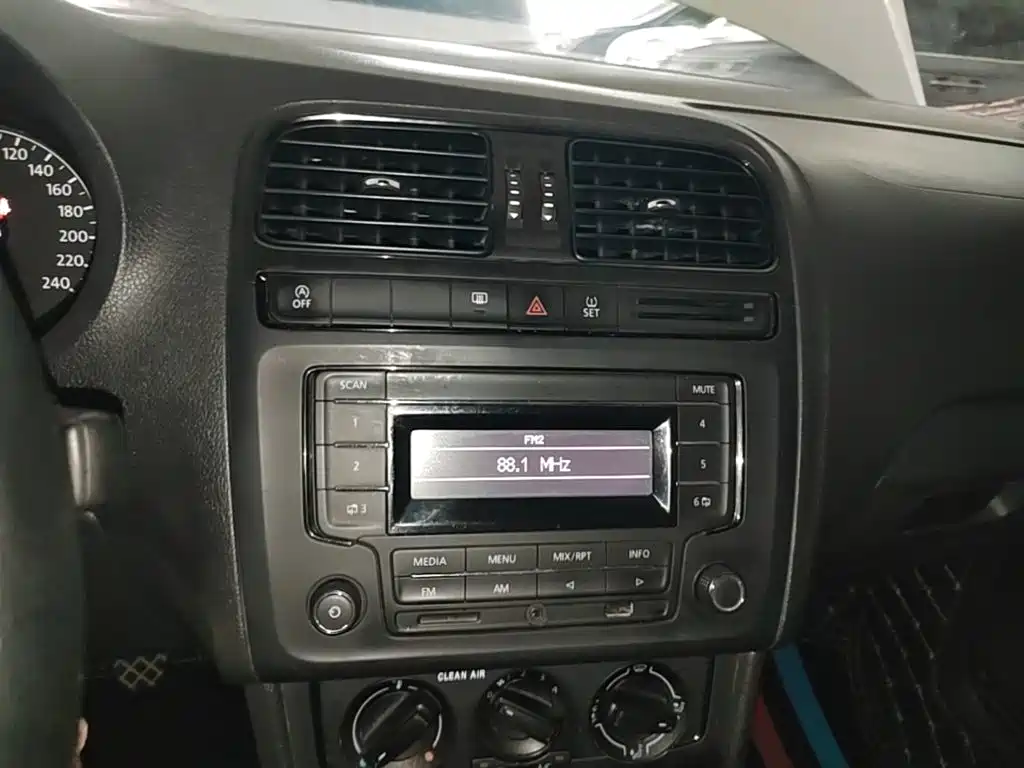 Volkswagen Polo — миниатюра 13