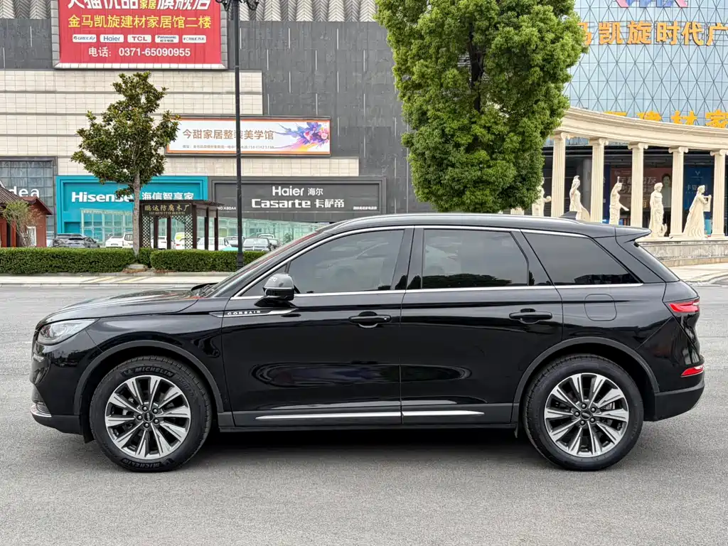 Lincoln Corsair — миниатюра 4