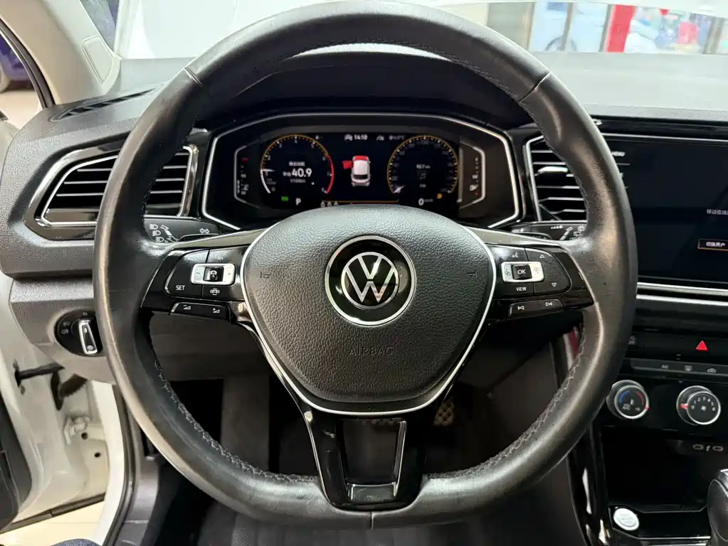 VOLKSWAGEN T ROC EXPLORING SONGS