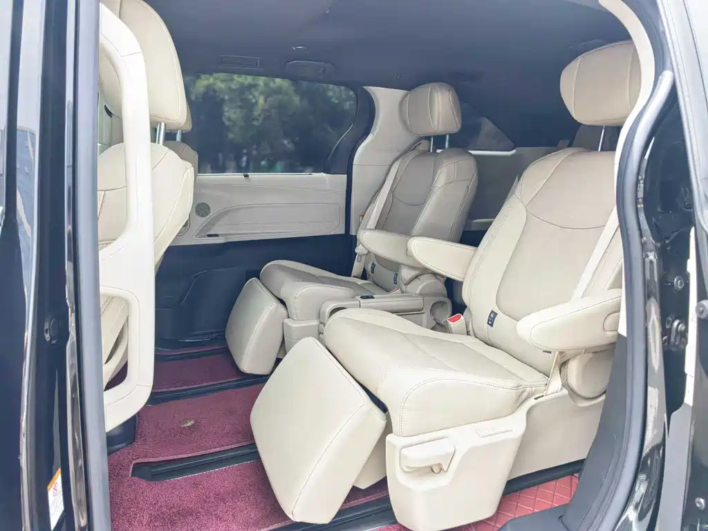 Toyota Sienna 2.5L Hybrid Premium Edition, фото 6