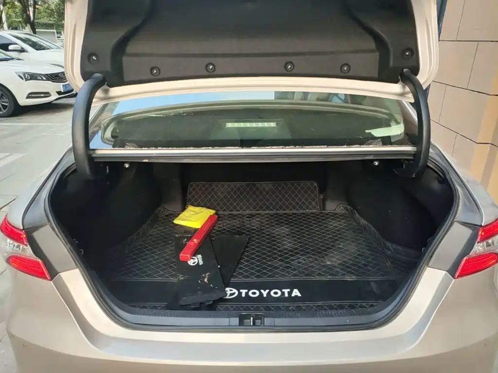 Toyota Camry — миниатюра 19
