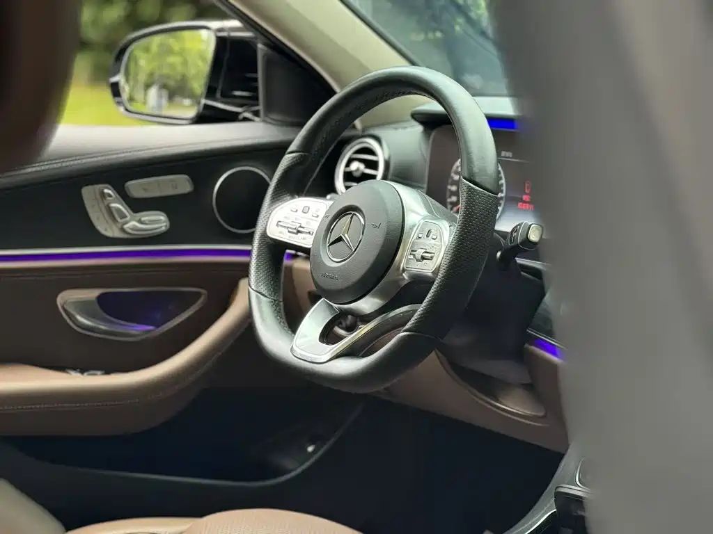Mercedes-Benz E-Class — миниатюра 16