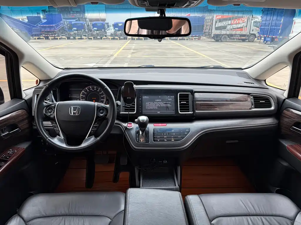 Honda Elysion 2016 2.4L Luxury
