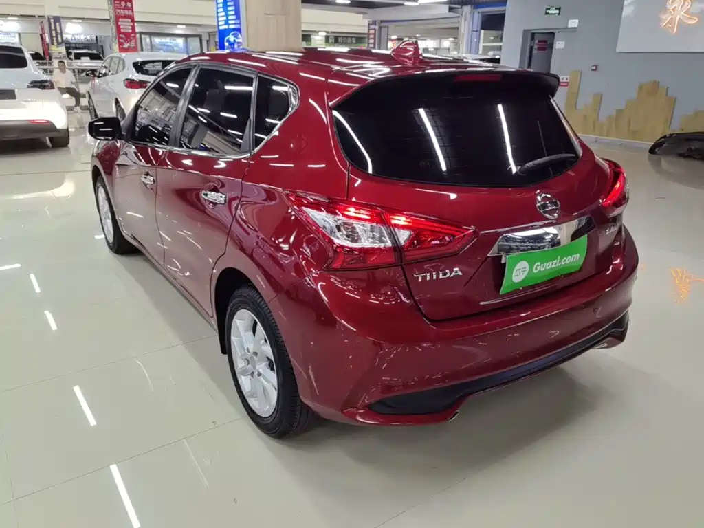 Nissan Tiida — миниатюра 5