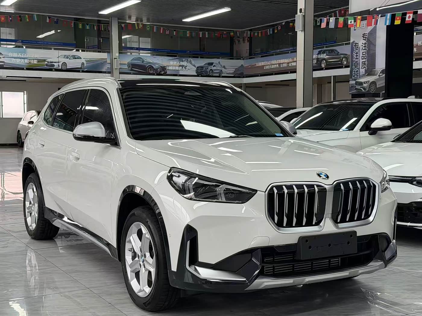 BMW X1 1.5 л 2023 г. Белый, пробег 14000 км