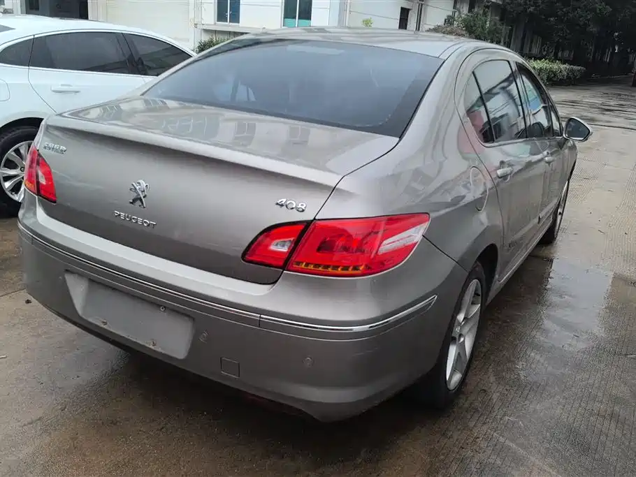 Peugeot 408 2013 2.0L AT Comfort
