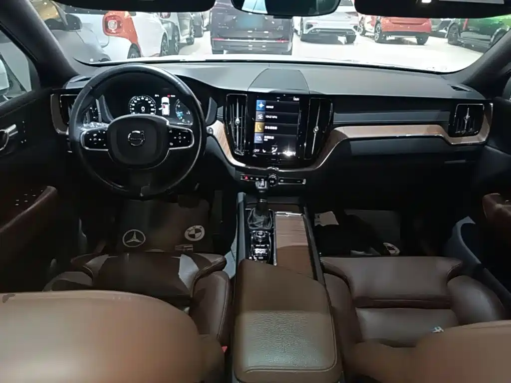 Volvo XC60 2021 T5 Luxury