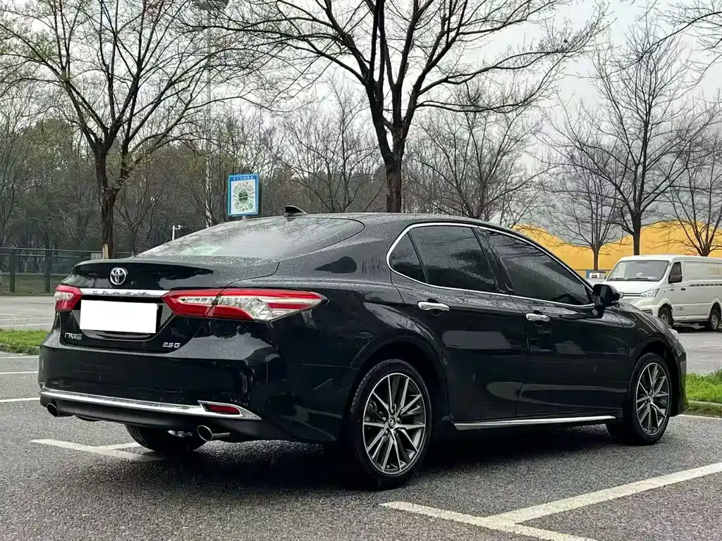 TOYOTA CAMRY