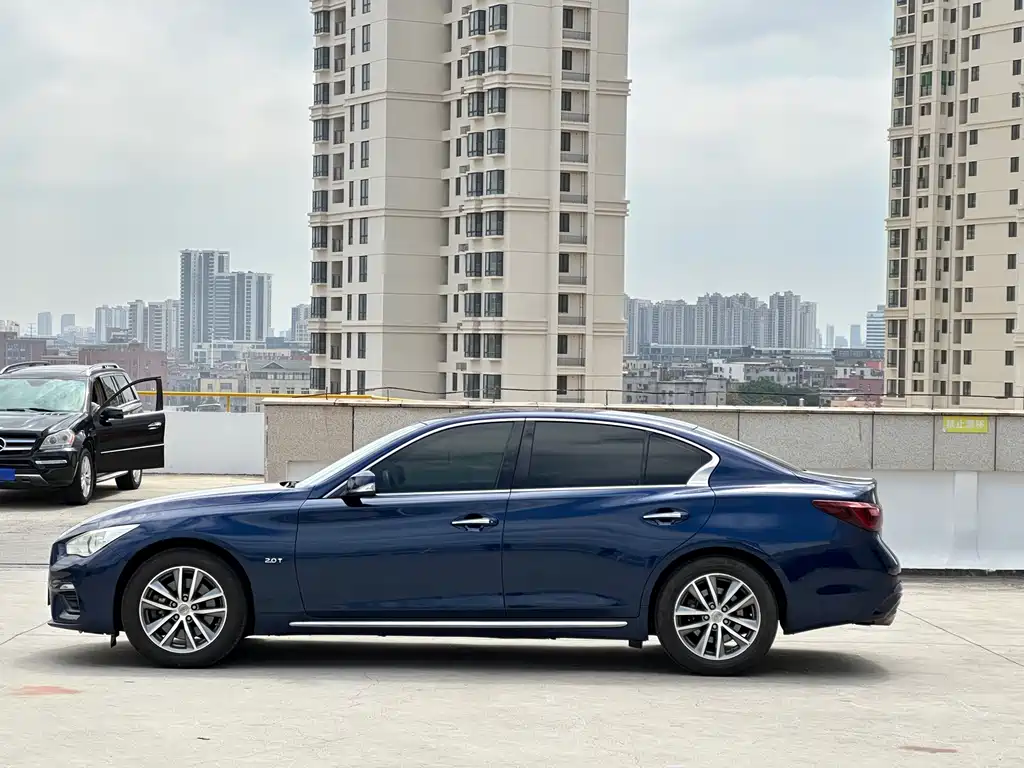 INFINITI Q50L