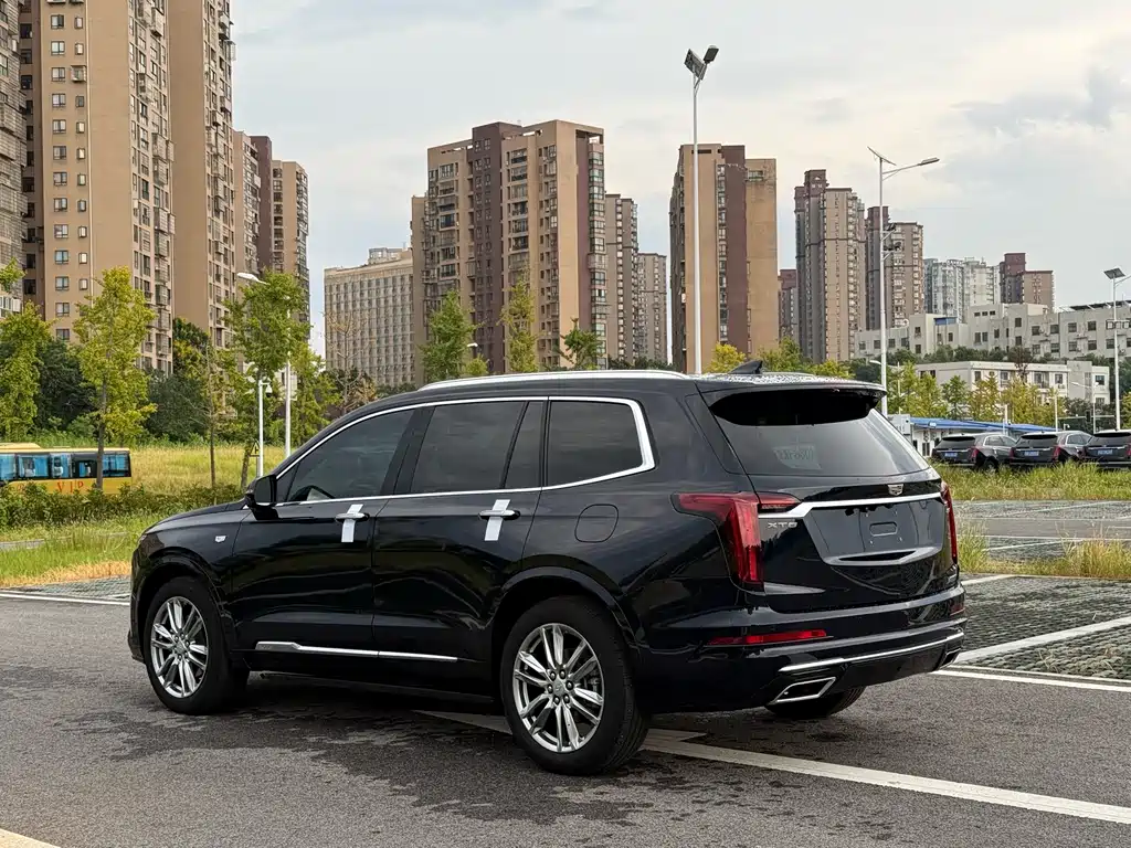 CADILLAC XT6